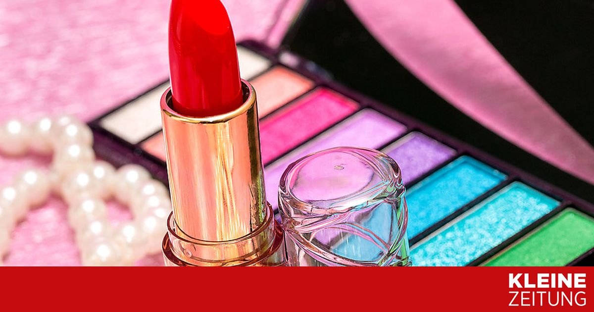 Make-up, powder and lipstick: over 75 percent of cosmetics are contaminated with microplastics